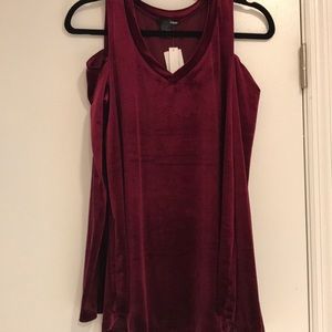 NWT Aqua cold shoulder velour shirt sz L